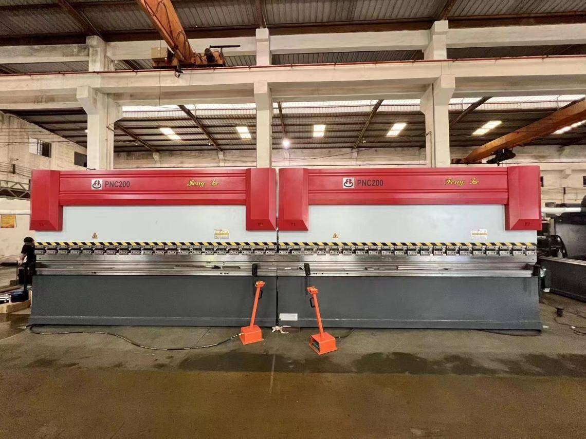 實(shí)現(xiàn)1+1＞2，豐科機(jī)械創(chuàng)新推出高效的雙機(jī)聯(lián)動(dòng)折彎機(jī) ? 